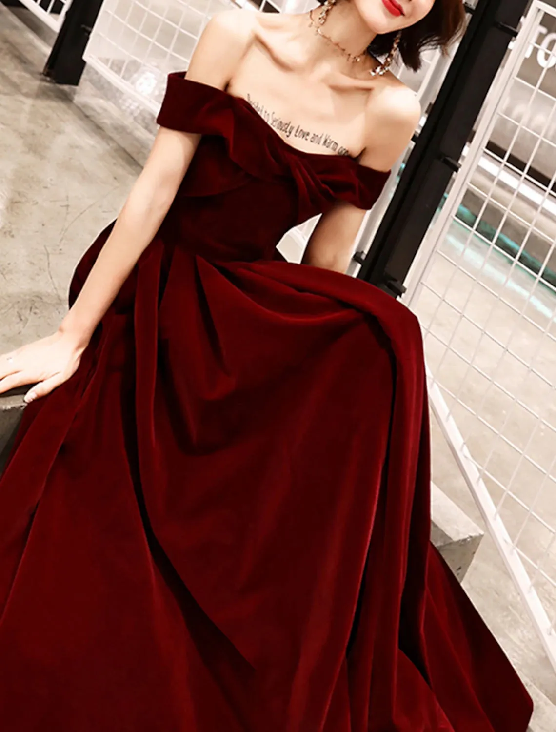 Aimishang   A-Line Evening Gown Elegant Dress Wedding Guest Ankle Length Short Sleeve Off Shoulder Velvet with Sleek