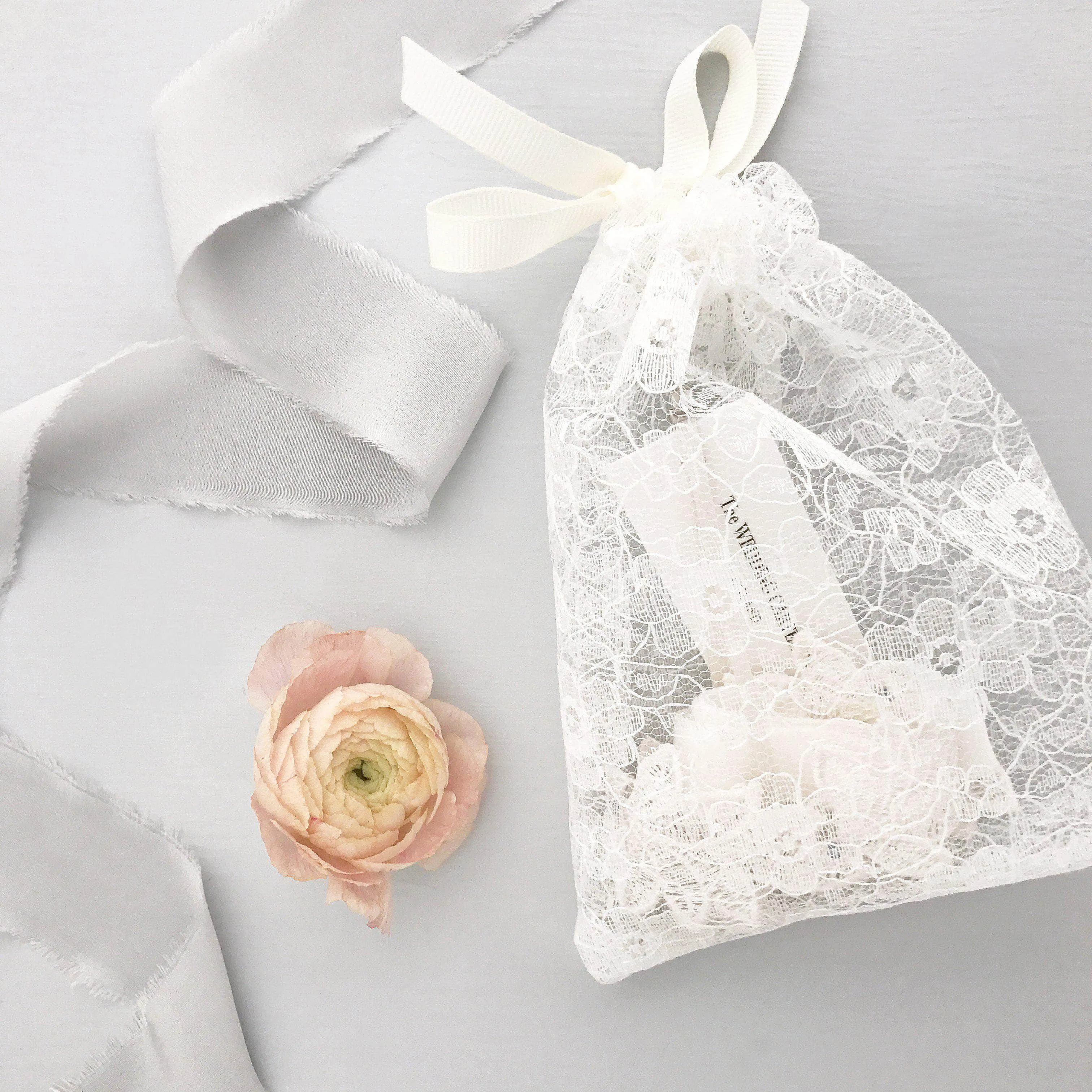 Delicate floral lace wedding garter - 'Mimi'