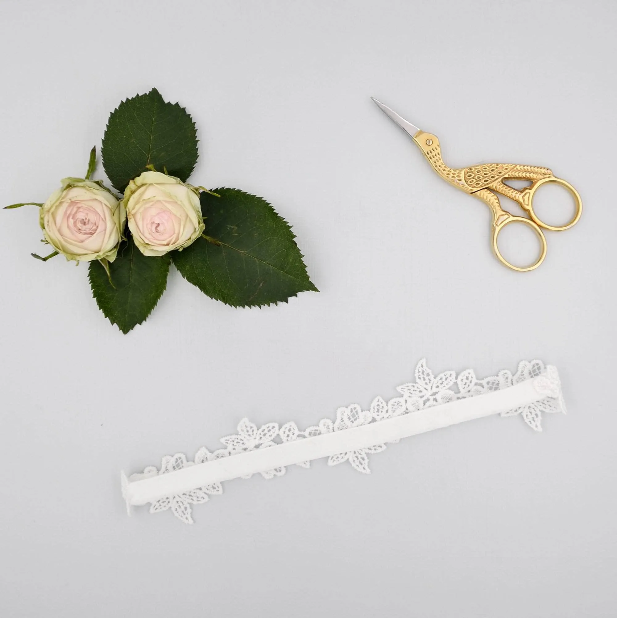 Delicate floral lace wedding garter - 'Mimi'